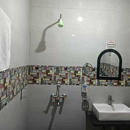 Shree Krishna Hotel Inn Варанаси Экстерьер фото
