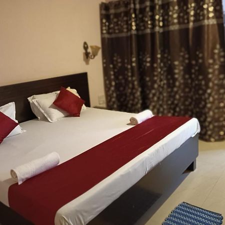 Shree Krishna Hotel Inn Варанаси Экстерьер фото