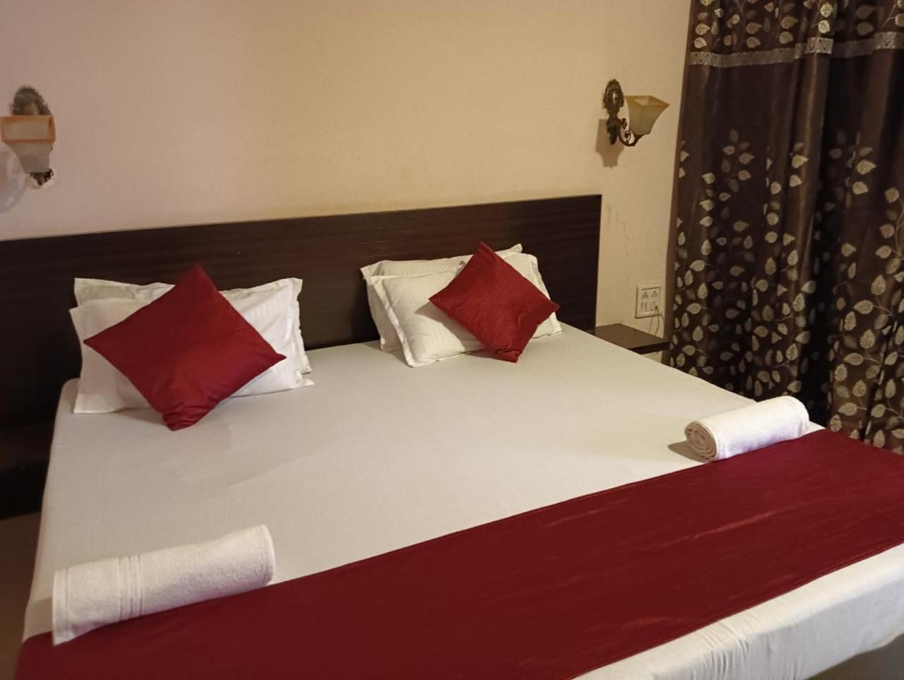 Shree Krishna Hotel Inn Варанаси Экстерьер фото