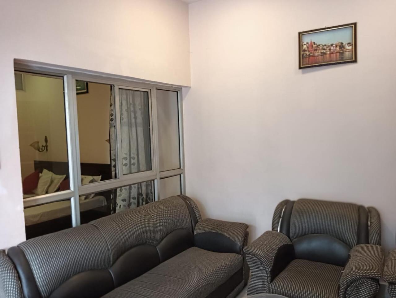 Shree Krishna Hotel Inn Варанаси Экстерьер фото